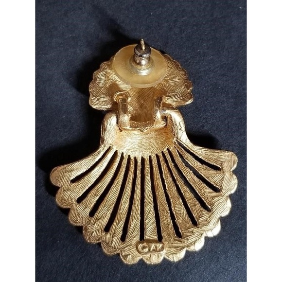 ANNE KLEIN COUTURE Jewelry, Vintage Signed Matte Gold Fan Scallop Shell Earrings - Picture 4 of 7